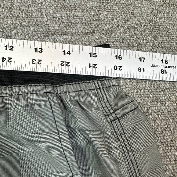 PraNa Men's Plaid Sage Green Gray Stretch Shorts Size Large / Gorpcore Summer - Picture 3 of 6
